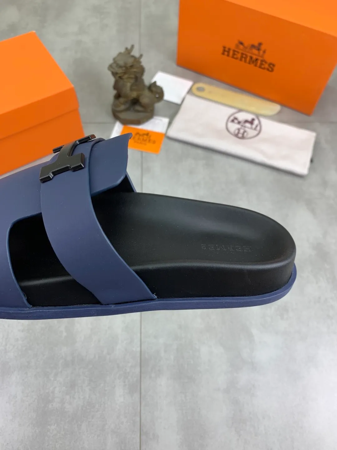 Men's shoes 💰P440 New [HERMES] high-end quality new Hermès slippers, made of imported silk calfskin, wear-resistant and non-slip rubber outsole. Fashionable and elegant code number: 39-44 (38 45 46 customized)
